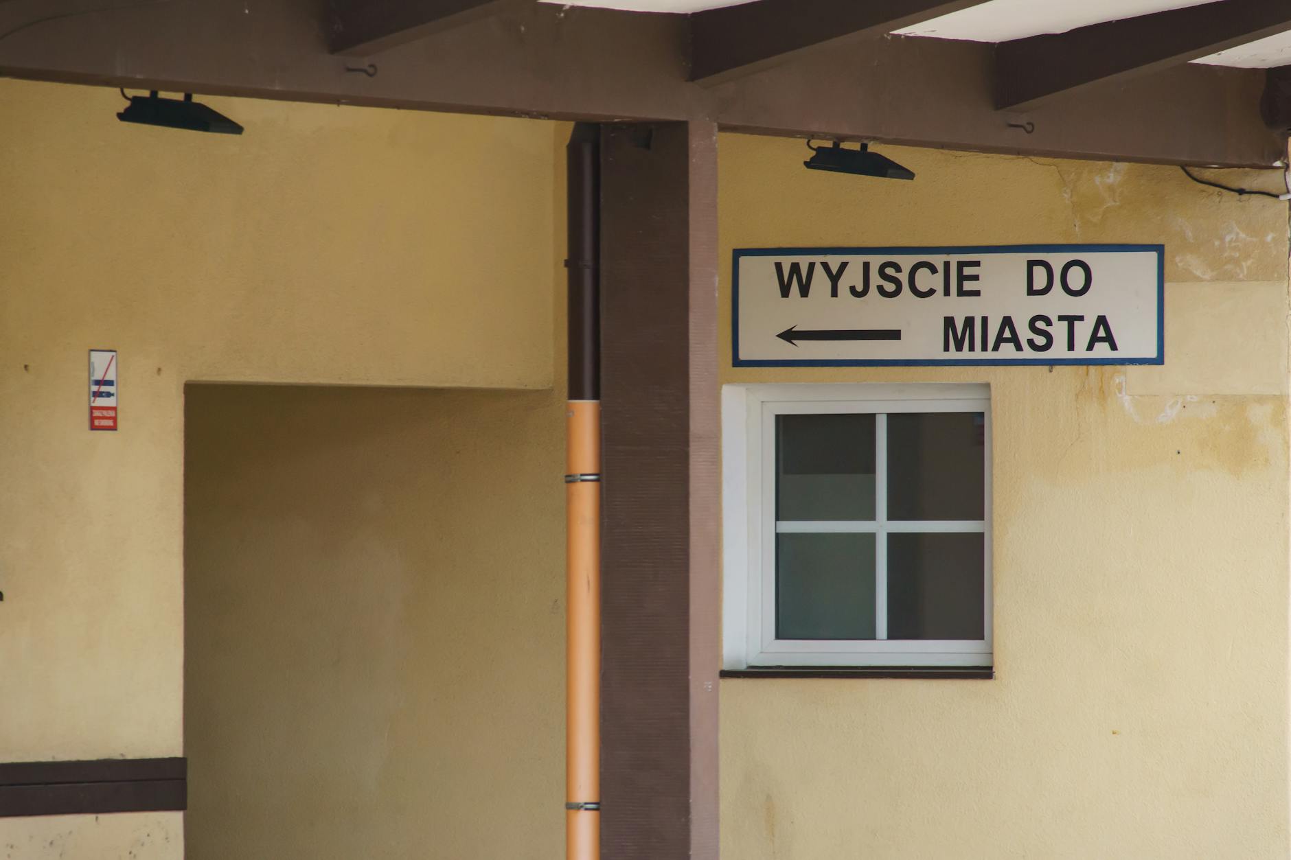 Budynek Urzędu Miasta Działdowo przy ulicy Zamkowej 12 – kluczowe informacje i przetargi